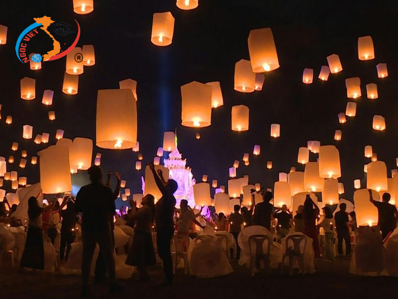 4. Lễ Hội Yi Peng 4. Lễ Hội Yi Peng