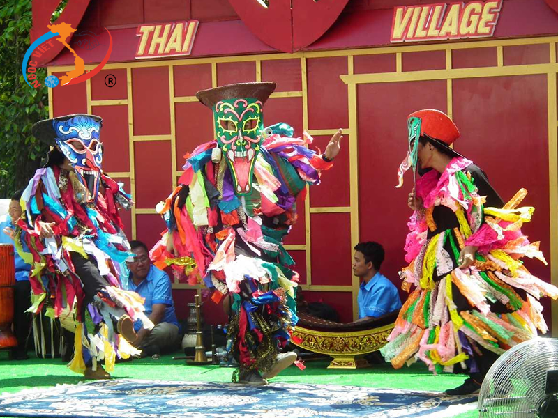 5. Lễ hội ma Phi ta khon 5. Lễ hội ma Phi ta khon