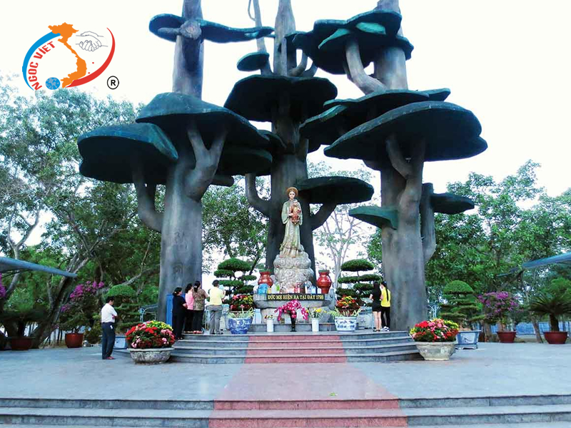 1. Vì sao nên hành hương La Vang vào dịp đầu năm? 1. Vì sao nên hành hương La Vang vào dịp đầu năm?